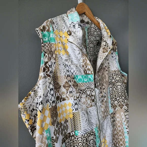 ALIA PLUS SIZE VEST - Picture 4 of 7